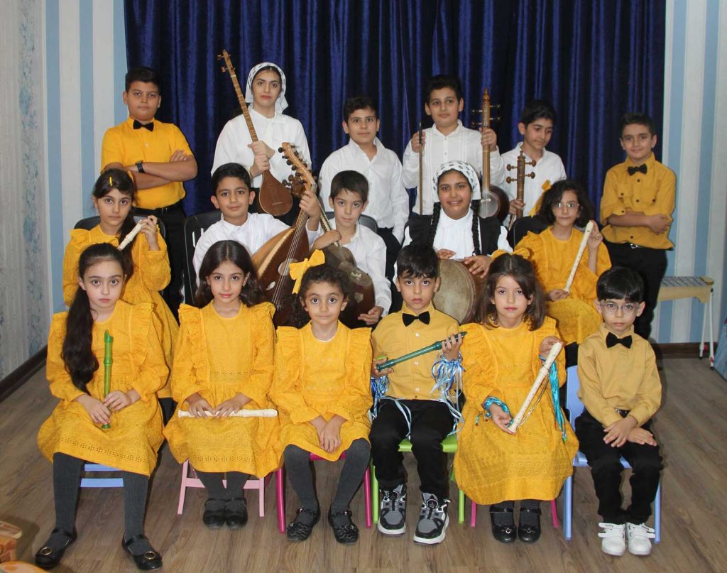 تئاتر موزیکال کاکتوس تنها به همراهی گروه نوجوانان سرنا