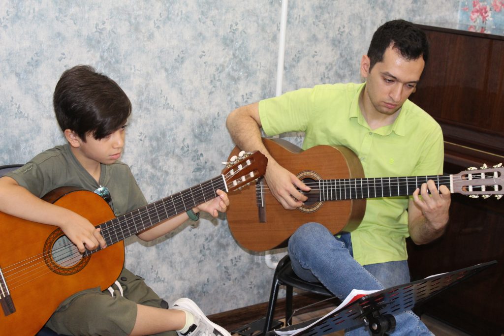 گیتار بهترین ساز برای پسران